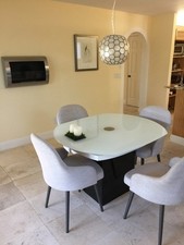 Eleganter Designer-Esstisch aus Glas – ausziehbar mit Drehauszug-Mechanik