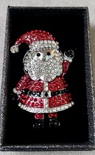 Weihnachtliche Brosche mit