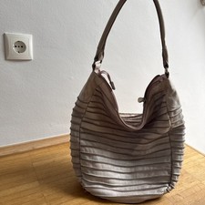 Fred's Bruder, Leder