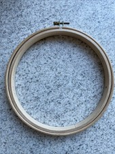 Stickrahmen Rund aus Holz, 22