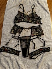 Tolles  Dessou-Set in Gr.  XL aus Spitze mit mehrfarbiger Stickerei