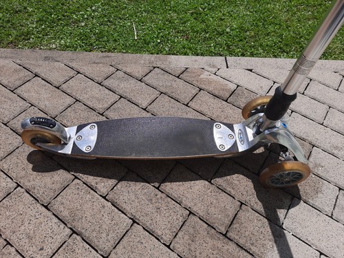 Roller kickboard - , /
