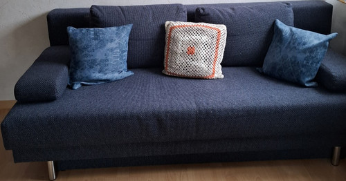 Modernes dunkelblaues sofa aus - dunkelblaues,