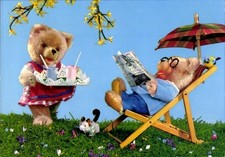 Ak Teddybären, Liegestuhl, Zeitung, Teddyfrau mit Tablett - 4327423