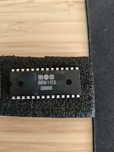 Original mos 6581r3 sid chip - mos,