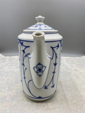 Große Kaffeekanne aus