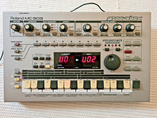 Roland MC-303 Groovebox Synthesizer Sequencer Drummachine 303 707 909