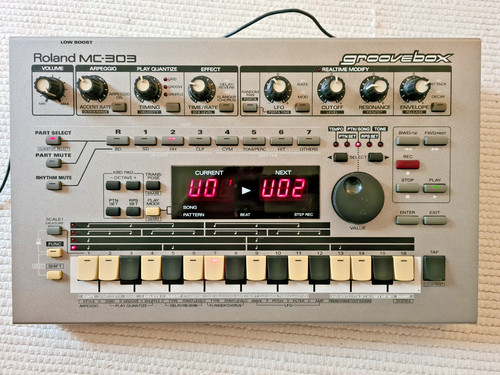 Roland 303 groovebox - mc-303,