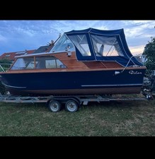 Motorboot mit Trailer, Volvo