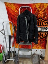 Motorradjacke und Hose