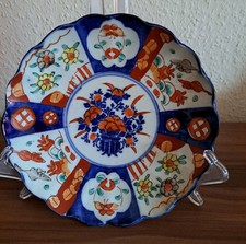  JAPANESE MEIJI PERIOD, IMARI FLUTED EDGE PLATE WITH CHIP. 