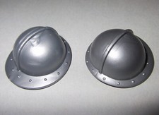 13071, 2x Helm, Knappe, silber