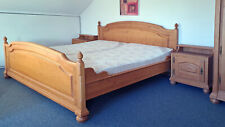 Schlafzimmereinrichtung in Erle voll massiv (Bett, 2 Nachtschränke, Kleidersch.)