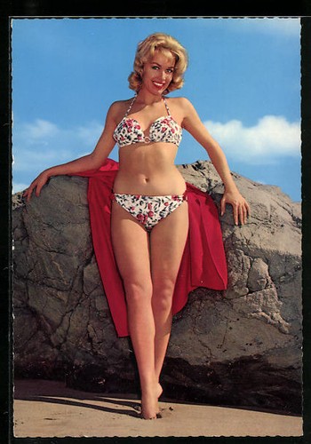 Frau bikini vor einem - im,