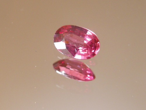 Spinell rot ceylon 47 ct - spinell,