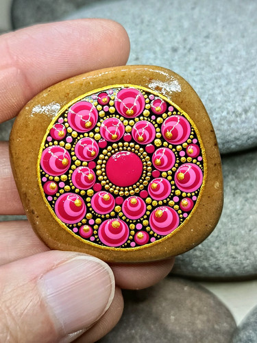 Bemalter stein mandala rosa - bemalter, mandala,