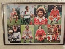 Nostalgie-Sammlung: Gerahmte FC Bayern München Autogrammkarten aus der Goldenen