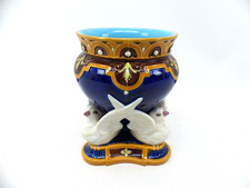 Minton Majolika Keramik Vase 3 Tauben tragen Gefäß auf Flügeln um 1870