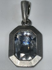 Achteckiger Anhänger mit