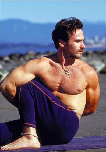 Power yoga with - power, finn