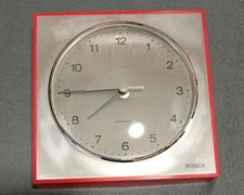Wanduhr von Bosch mit Batterie Quarzuhrwerk in Rot