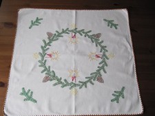 Weihnachts Tischdecke VINTAGE von Oma bestickt ca. 62 x 57 cm Handarbeit