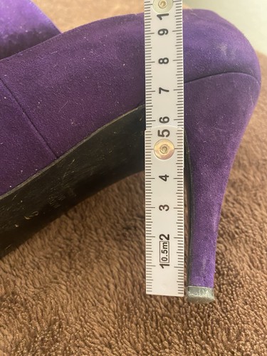 Pumps aus violettem - , wildleder