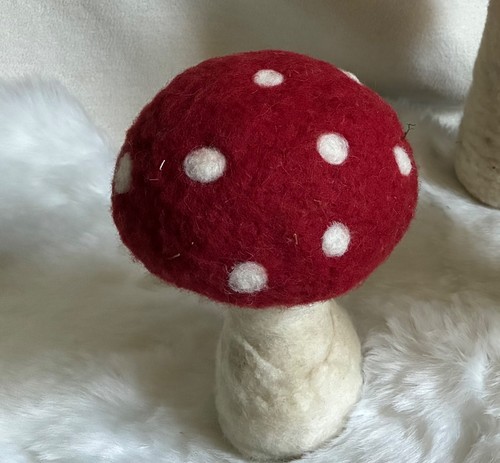 Gefilzter pilz aus wolle ca - ,