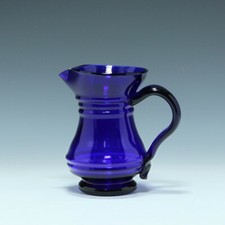 Kobaltblaues Kännchen mit