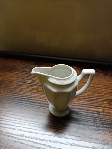 Klassisches milchkännchen aus - milchkännchen,