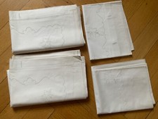 schönes altes Bettwäsche Set mit Stickerei: 2 Überschlaglaken + 2 Kissenbezüge