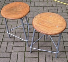 2 Industriehocker Werkstatthocker Dreibein Hocker 60/ 70èr Jahre Vintage