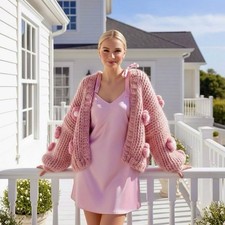 Handgestrickte Wollstrickjacke