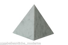 Pyramide IN Weißer Marmor