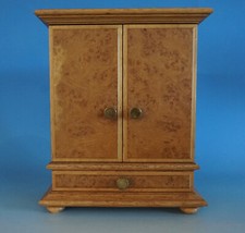 RS0722-014: Miniatur Schrank