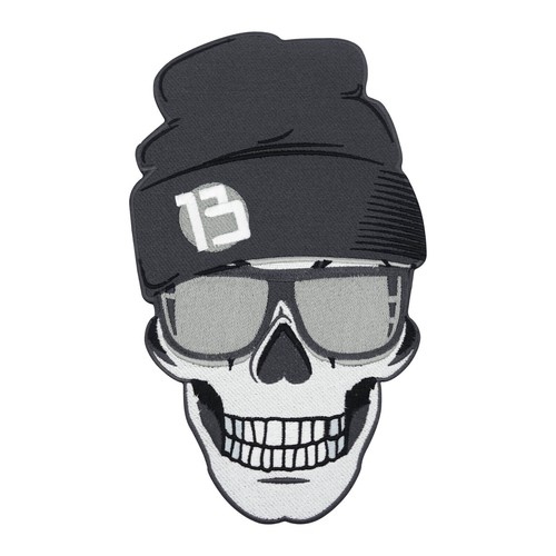 Großer totenkopf mit mütze - mit,
