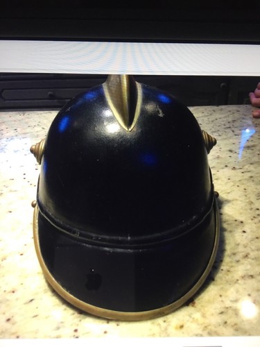 Pickelhaube+Feuerwehrhelm+um+1