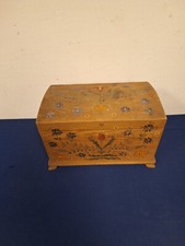 Alte kleine Holztruhe bemalt