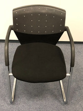 Freischwinger "Klassiker" von Dauphin mit Sitz und Kunststoffrücken schwarz