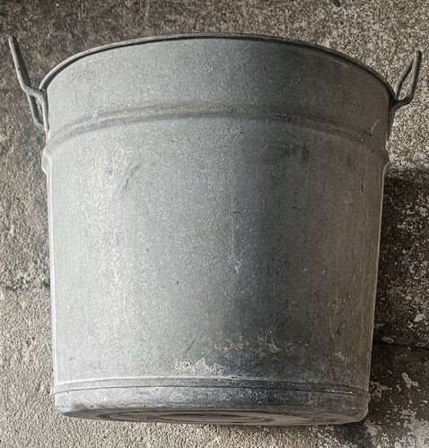 Alter zinktopf eimer - zinktopf, gr.
