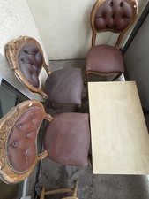 3 Lederstühle mit Goldrahmen + heller Holztisch, guter Zustand, Abholung.