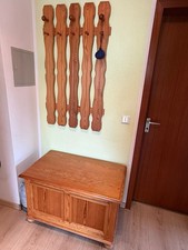 Garderobe aus Holz, dreiteilig, Truhe, Spiegel und Wandgarderobe