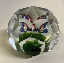 Alter Glas Briefbeschwerer Paperweight facettiert Schmetterling Böhmen Antik