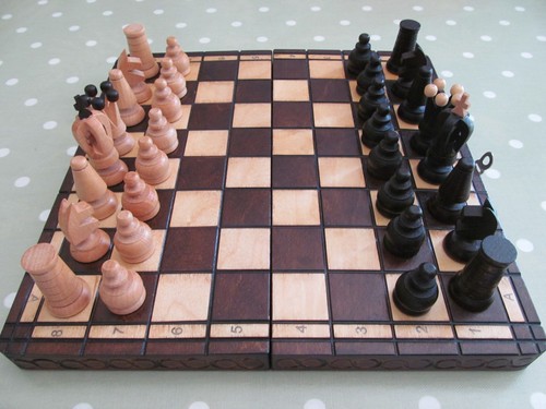 Vintage holz reise schachspiel - holz,