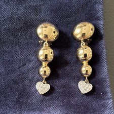 Goldene Hängeohrringe mit