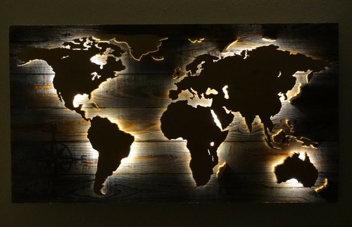 Weltkarte aus holz - aus, led