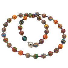 Kette mit Synthetischem