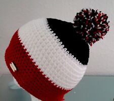 Mütze schwarz weiß rot mit bunter Bommel