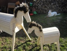 2 Stück Holzpferd