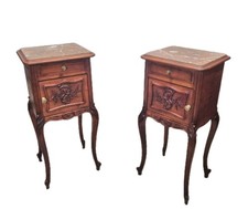 Zwei Nachttische